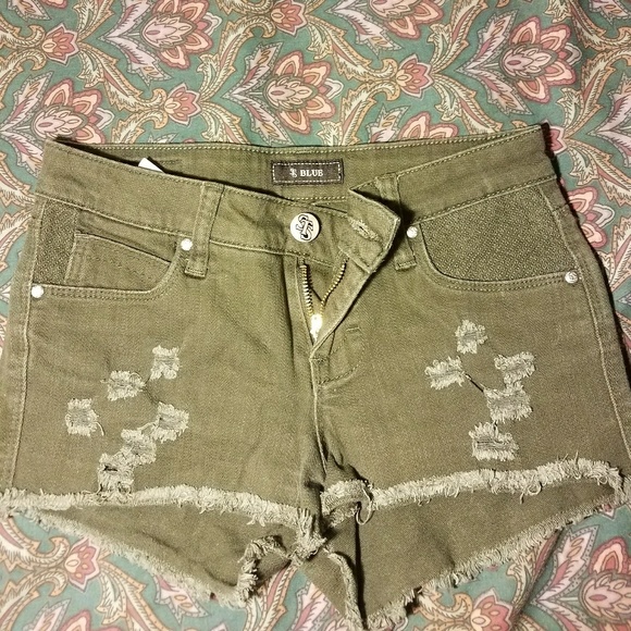 Shorts - Picture 1 of 3
